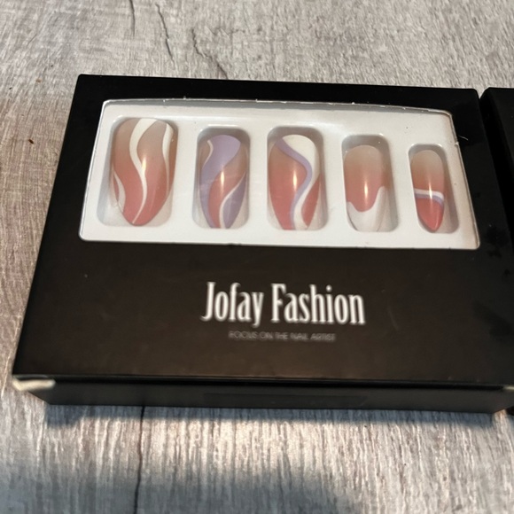 Set of two press on nails - Picture 3 of 3